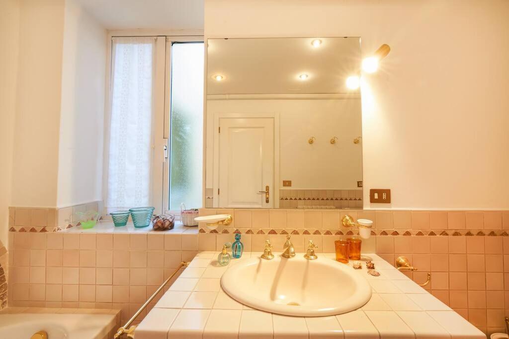 Ca' Del Pittore In Dorsoduro, Elegant Fine Arts District Apartment Venedig